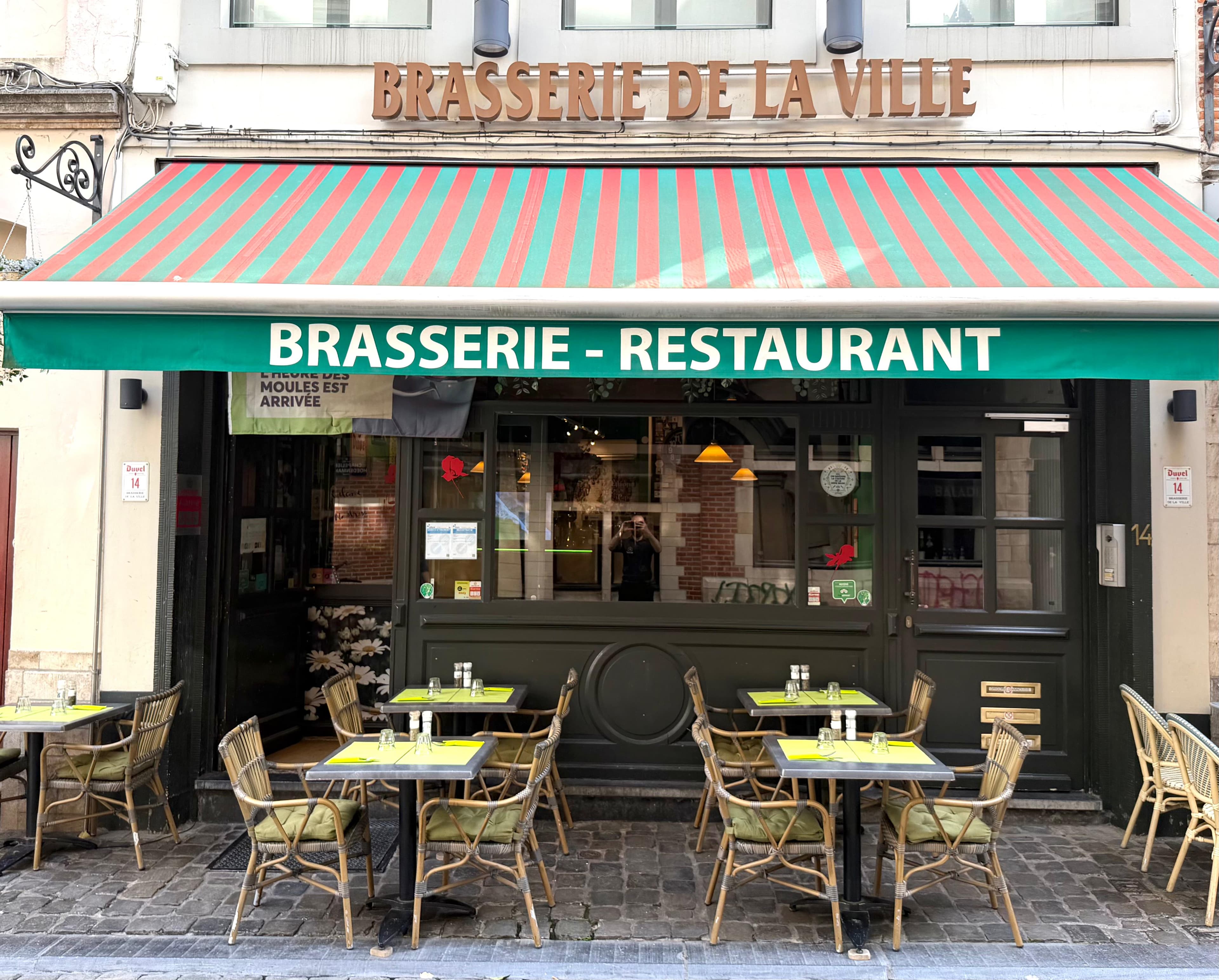La devanture & la terrasse, Rue des Chapeliers
